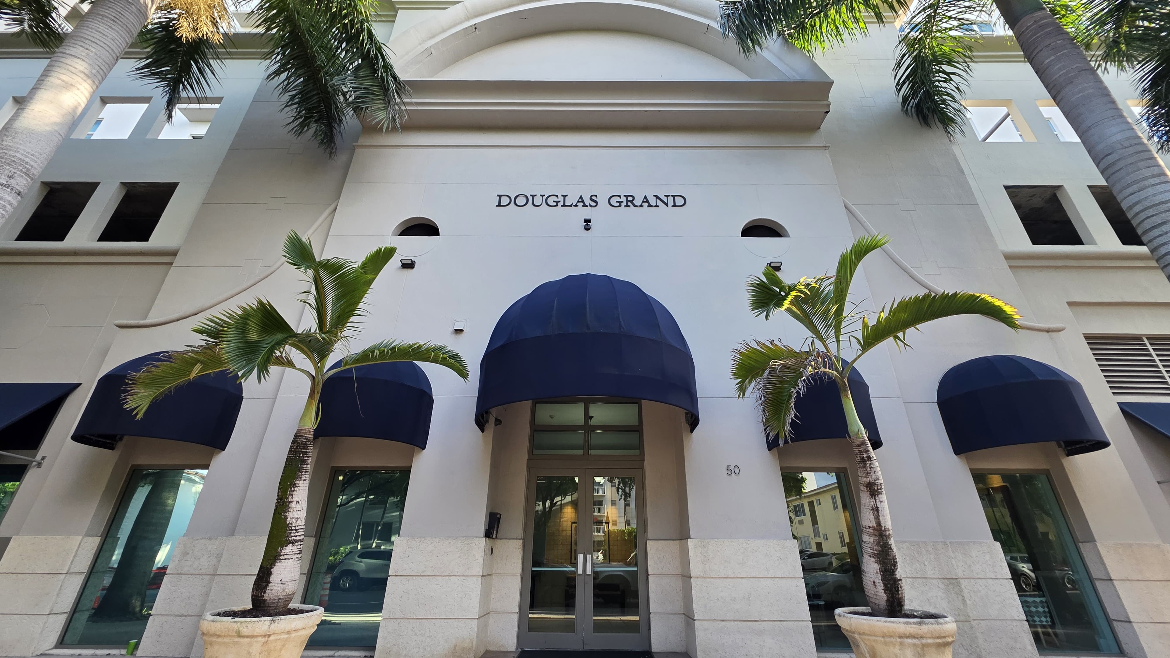 Douglas Grand Image